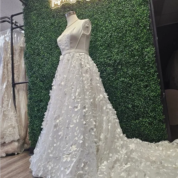 Rare Colby John White 3D Floral Wedding Dress